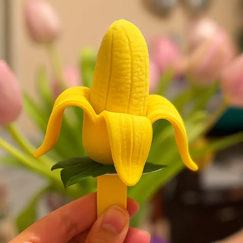 Banana Shaped Ice Cream Dessert: 3 Viral and Delicious Recipes 8 Banana-shaped dessert standing upright on a white base